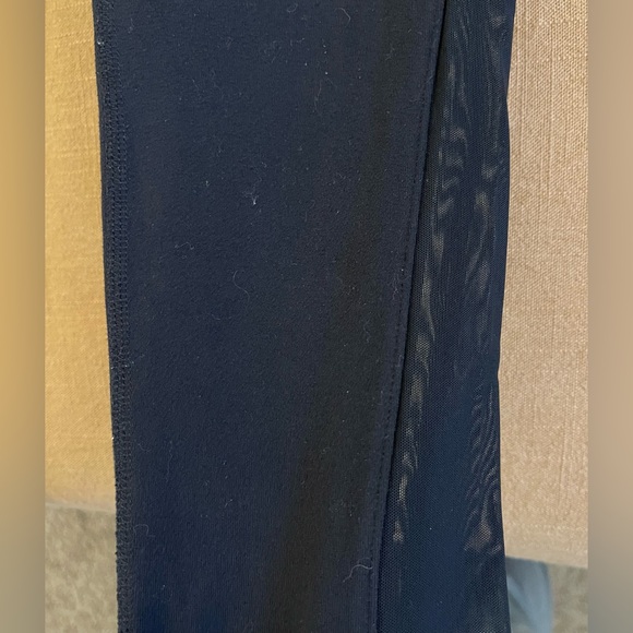 Alo Black Leggings - Picture 5 of 6